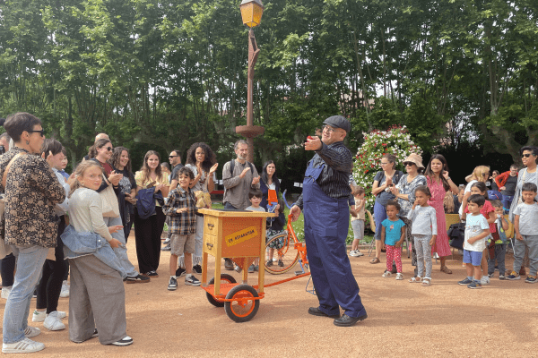 la grande course des magiciens - Bidulman et son public - © Franck Viala