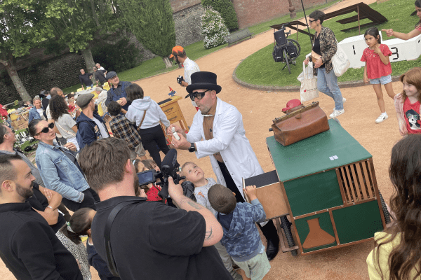 la grande course des magiciens - professeur approxi et son public - © Franck Viala
